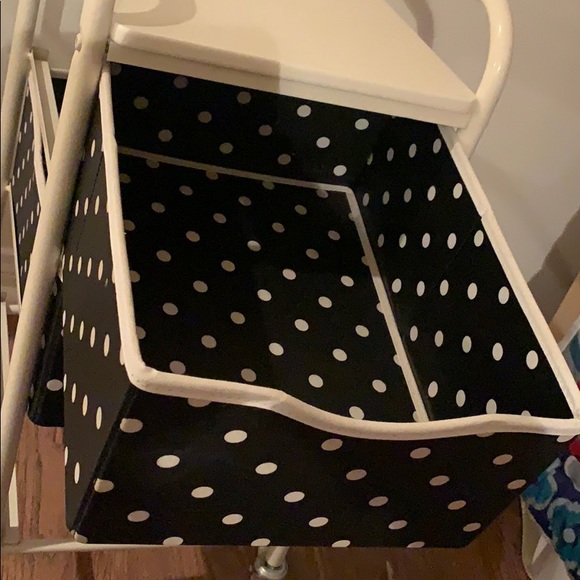 Storage bins - Picture 4 of 4